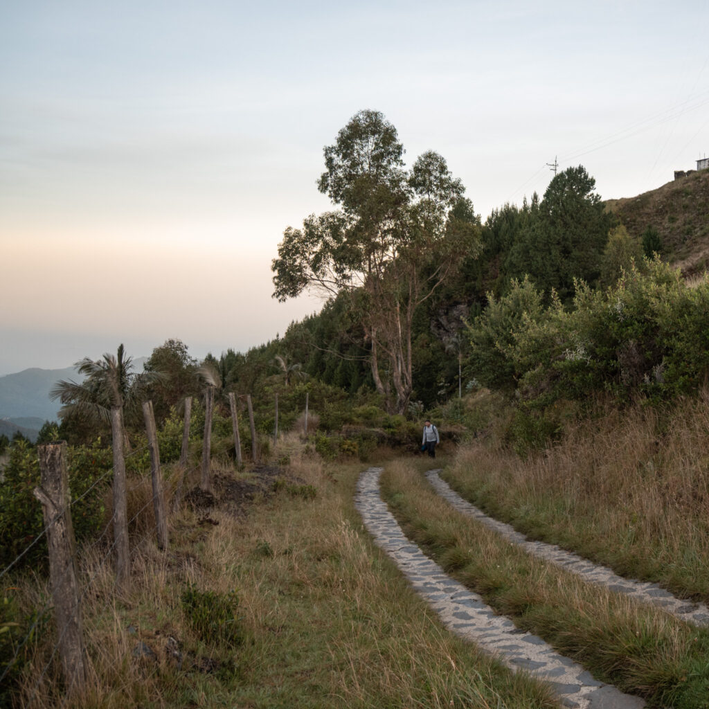 cero kennedy hike minca colombia breakawaywithbart